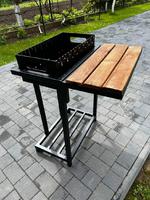 Мангал зі з'ємним боковим столиком  